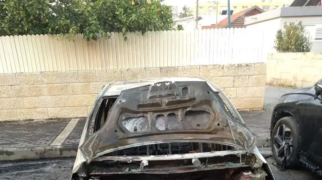 4 נערים נעצרו בחשד שהציתו את רכבו של מנהל בית הספר בו הם לומדים לאחר שהוחלט כי לא יצאו לטיול השנתי, בית שאן 4 נערים נעצרו בחשד שהציתו את רכבו של מנהל בית הספר בו הם לומדים לאחר שהוחלט כי לא יצאו לטיול השנתי, בית שאן