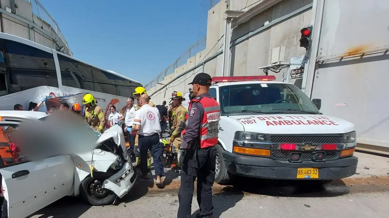 רכב התנגש בקיר, סמוך לקבר רחל, ירושלים, 1 במרץ 2023 רכב התנגש בקיר, סמוך לקבר רחל, ירושלים, 1 במרץ 2023
