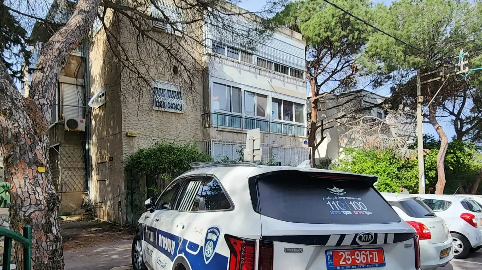 ניידת משטרה, זירת רצח בחיפה, 17 במרץ 2023 ניידת משטרה, זירת רצח בחיפה, 17 במרץ 2023