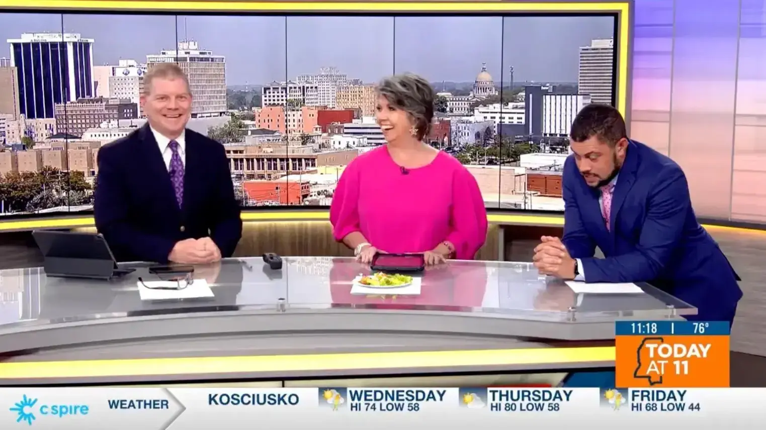 ברבי באסט, מגישת חדשות בוקר בערוץ WLBT המסונף ל-NBC במיסיסיפי, פוטרה מעבודתה לאחר שציטטה משיר של הראפר סנופ דוג הכולל ביטוי גזעני ברבי באסט, מגישת חדשות בוקר בערוץ WLBT המסונף ל-NBC במיסיסיפי, פוטרה מעבודתה לאחר שציטטה משיר של הראפר סנופ דוג הכולל ביטוי גזעני