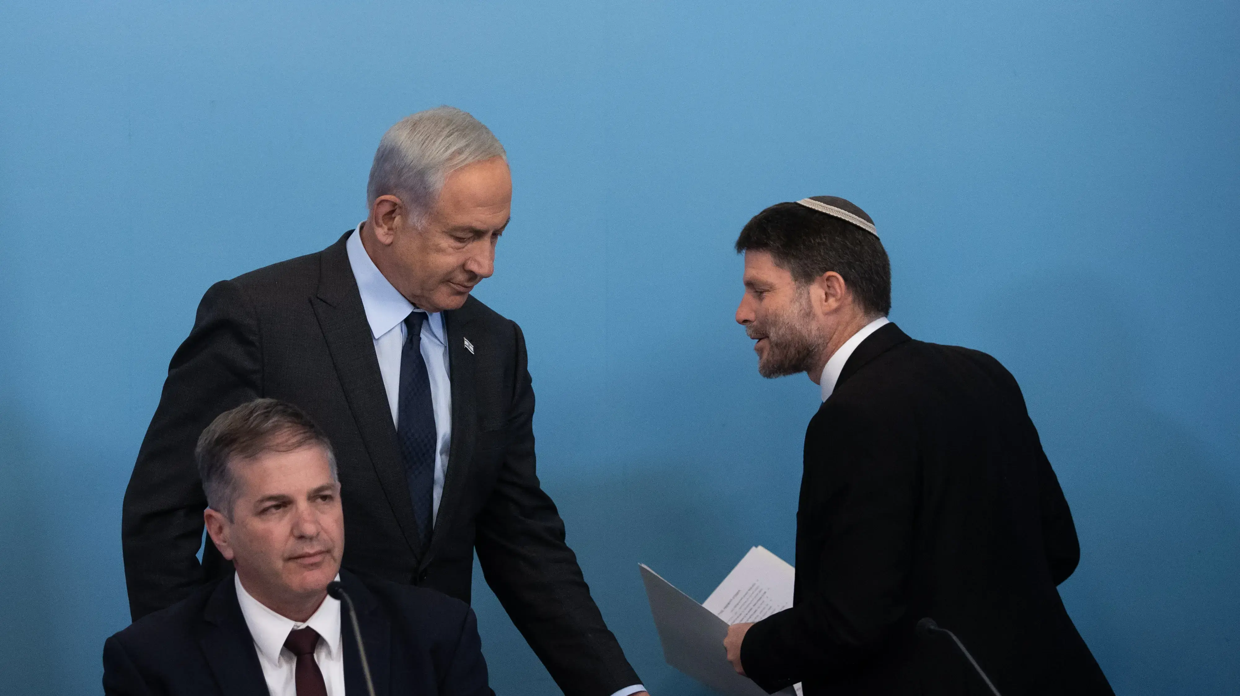 ראש הממשלה בנימין נתניהו בהצהרה כלכלית בהשתתפות שר האוצר בצלאל סמוטריץ’, ושר החינוך יואב קיש , 30 באפריל 2023 ראש הממשלה בנימין נתניהו בהצהרה כלכלית בהשתתפות שר האוצר בצלאל סמוטריץ’, ושר החינוך יואב קיש , 30 באפריל 2023