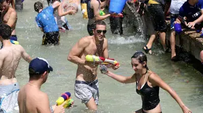 מלחמת מים בכיכר רבין 2007