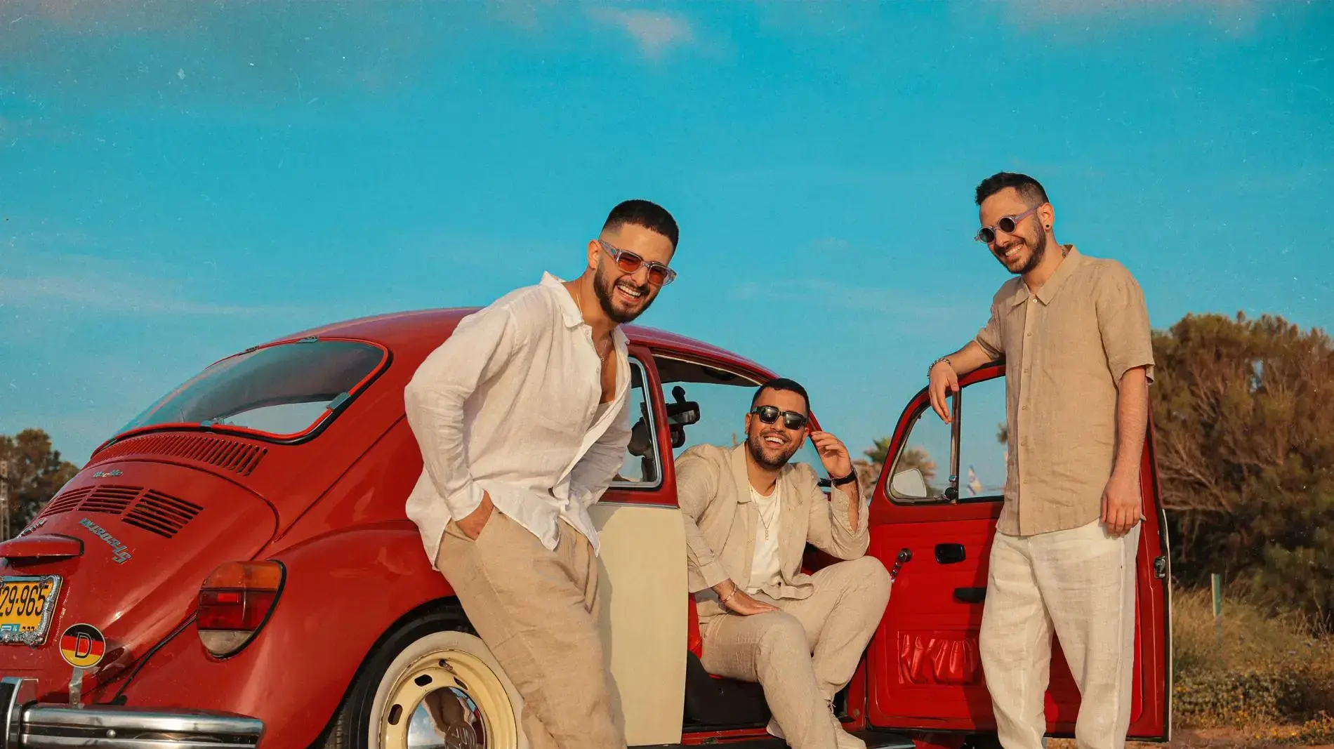יכבשו את גני האירועים? עדן חסון עם דולי ופן יכבשו את גני האירועים? עדן חסון עם דולי ופן