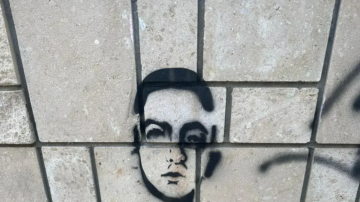 כתובת גרפיטי רוססה על ביתו של החשוד ברצח שלו אפללו, 18 ביולי 2023