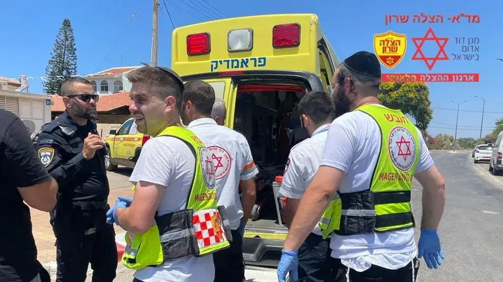 חשד: הלום קרב כבן 30 שלחם בצוק איתן הצית את עצמו בנתניה. צוותי מד"א פינו אותו לביה"ח שיבא במצב קשה עם כוויות בכל חלקי גופו. חשד: הלום קרב כבן 30 שלחם בצוק איתן הצית את עצמו בנתניה. צוותי מד"א פינו אותו לביה"ח שיבא במצב קשה עם כוויות בכל חלקי גופו.