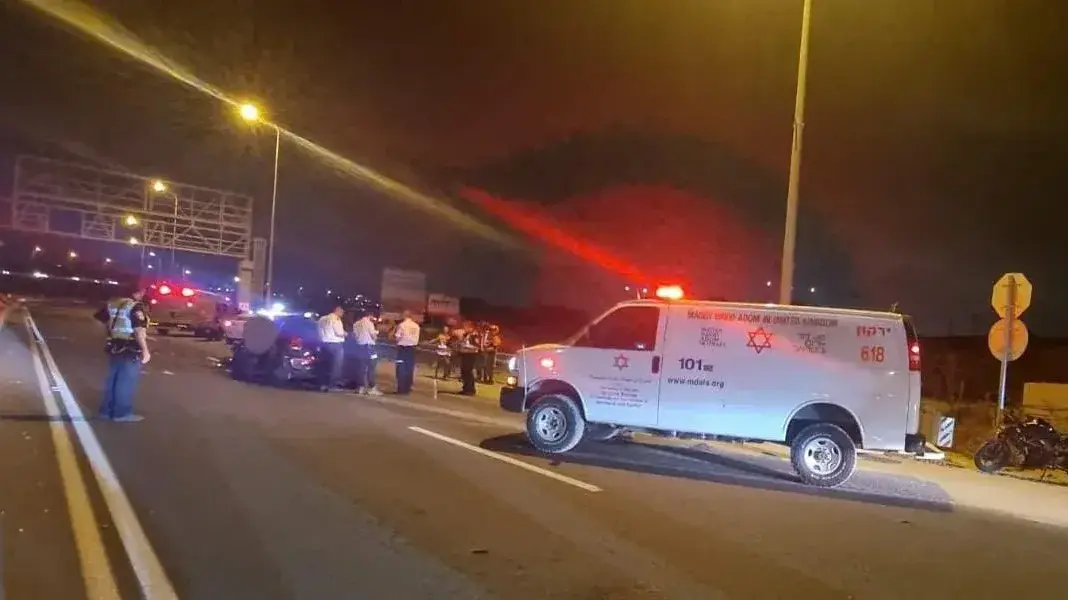 זירת התאונה במחלף חוף השרון זירת התאונה במחלף חוף השרון