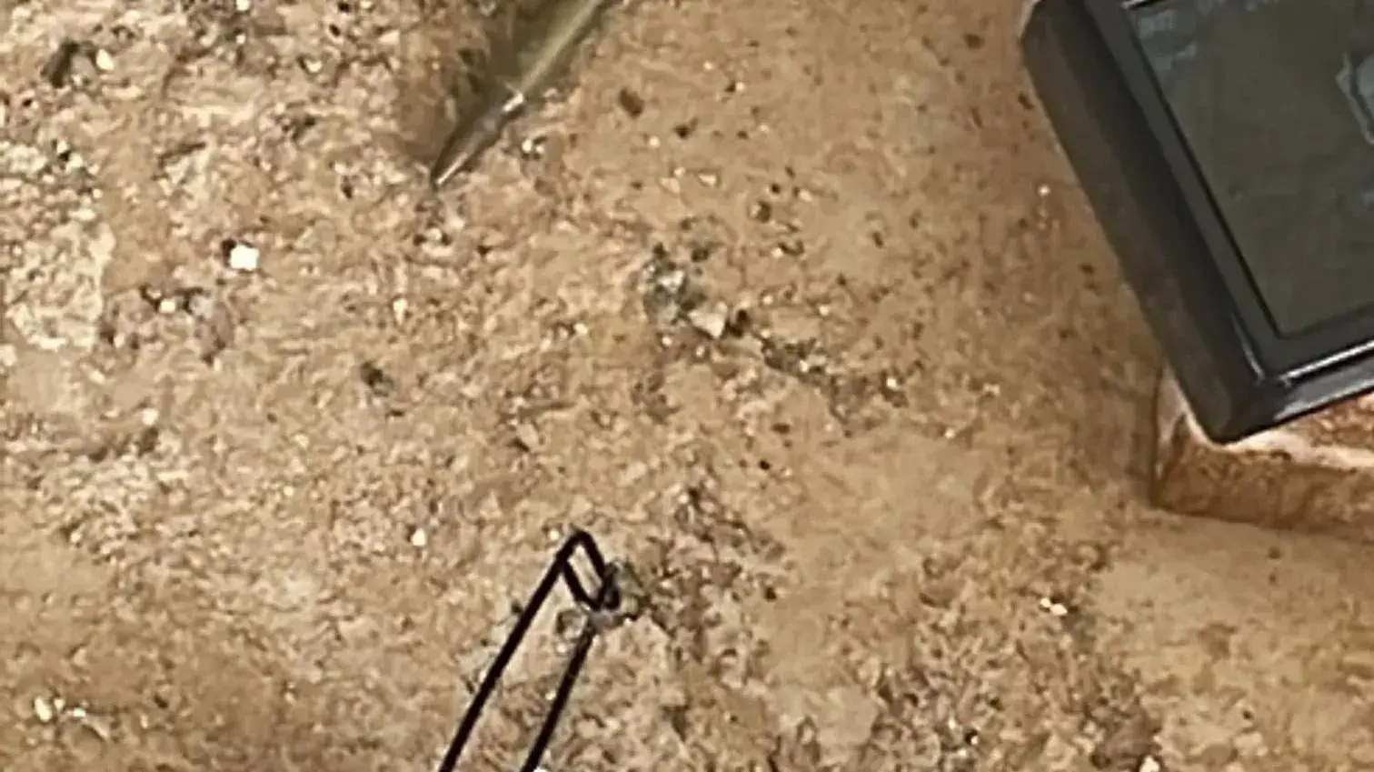 שוטרי המחוז הדרומי ולוחמי מג"ב עצרו תושבי רהט ולקייה, בחשד למעורבותם באירוע ירי ותפסו רובה מסוג M16 עם 6 אקדחים, מחסניות, רימון ותחמושת. שוטרי המחוז הדרומי ולוחמי מג"ב עצרו תושבי רהט ולקייה, בחשד למעורבותם באירוע ירי ותפסו רובה מסוג M16 עם 6 אקדחים, מחסניות, רימון ותחמושת.