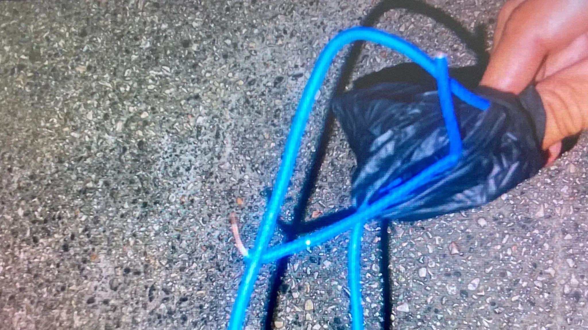 חשוד גנב תכשיטים ממלון בירושלים בעזרת חוט ברזל. 27 באוגוסט 2023 חשוד גנב תכשיטים ממלון בירושלים בעזרת חוט ברזל. 27 באוגוסט 2023