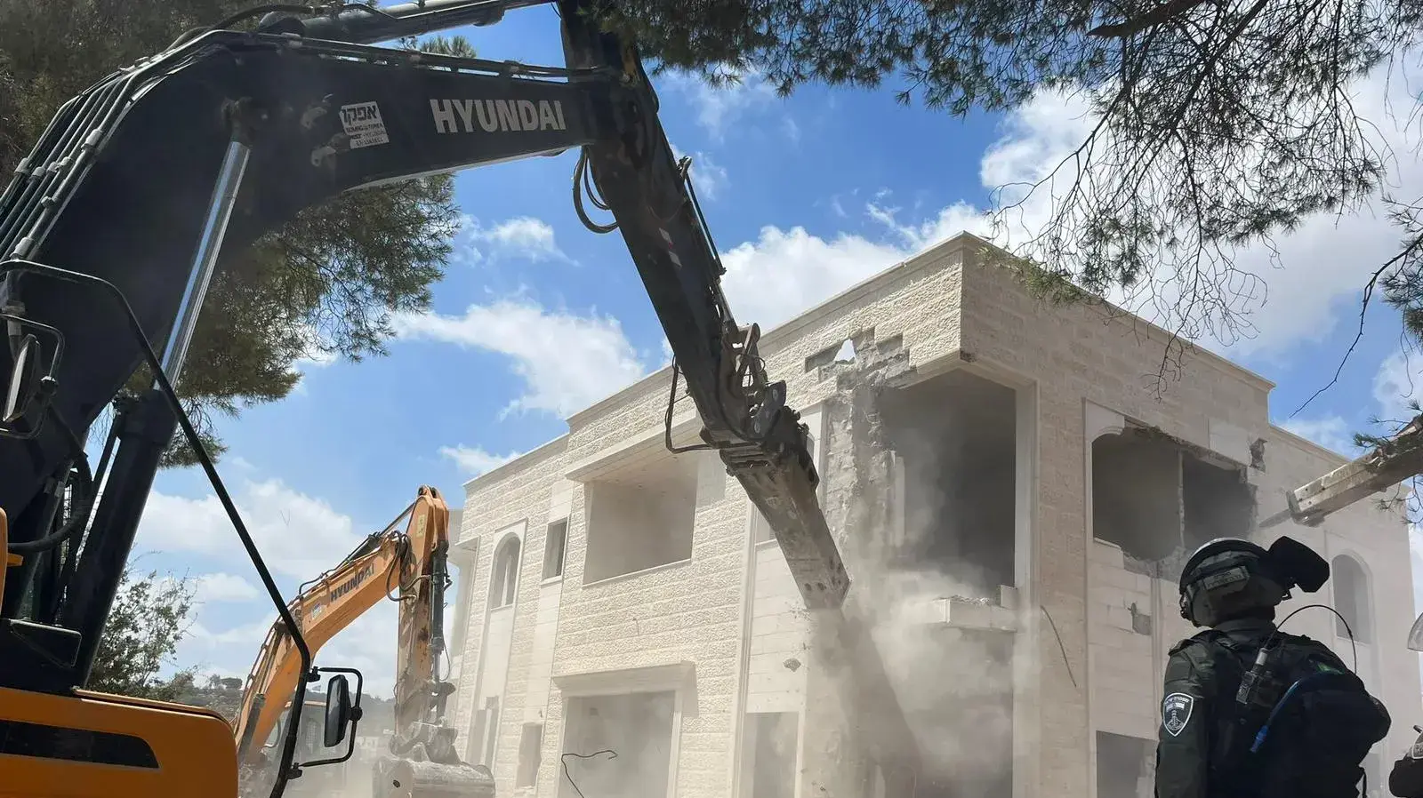 המנהל האזרחי הרס בניין פלסטיני בלתי חוקי סמוך לקריית ארבע. 29 באוגוסט 2023 המנהל האזרחי הרס בניין פלסטיני בלתי חוקי סמוך לקריית ארבע. 29 באוגוסט 2023