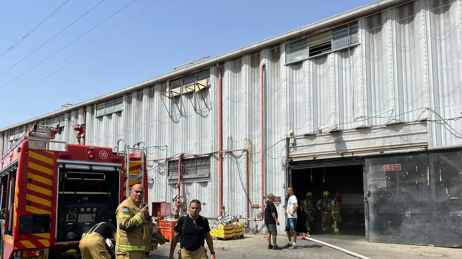 שריפה במבנה תעשייה ברחוב המסגר באילת, 6 בספטמבר 2023 שריפה במבנה תעשייה ברחוב המסגר באילת, 6 בספטמבר 2023