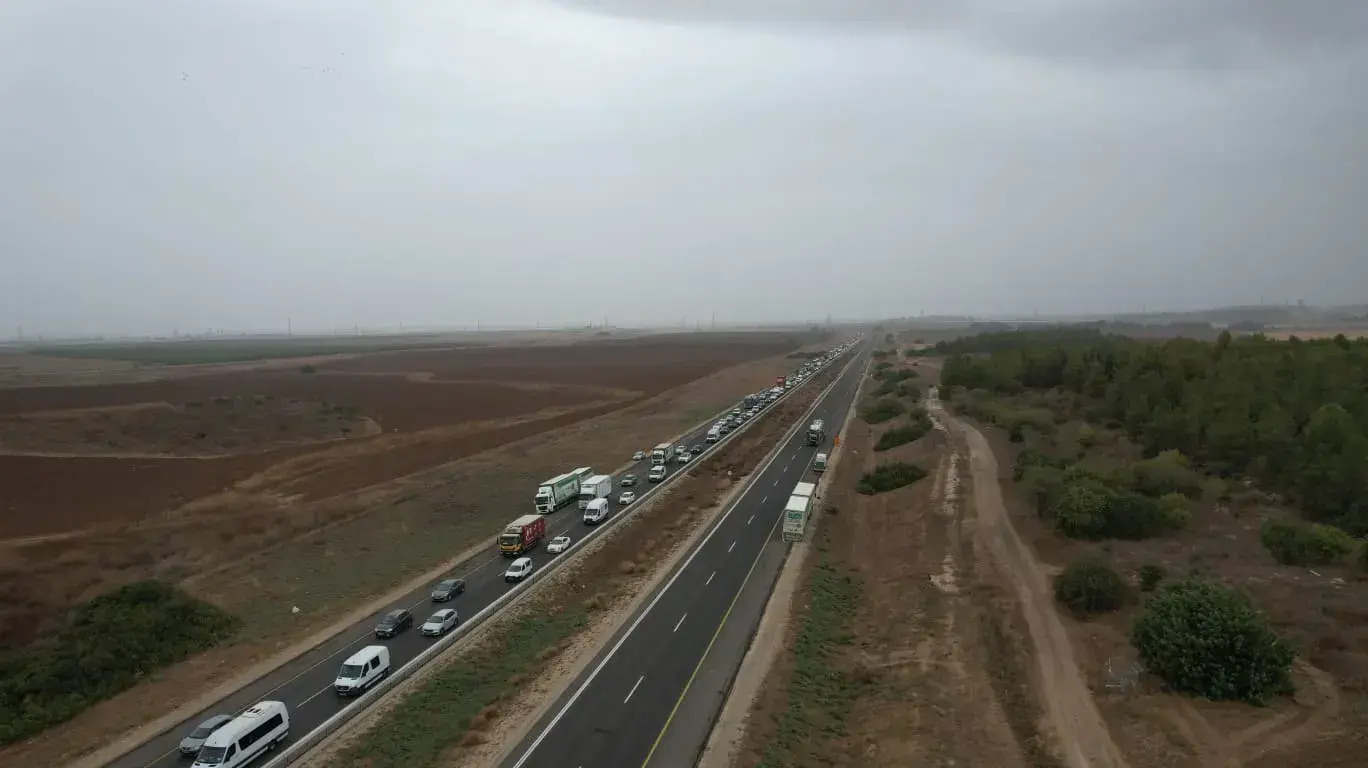 תאונת דרכים בין 3 משאיות בכביש 6 סמוך למחלף קריית גת, 13 בספטמבר 2023 תאונת דרכים בין 3 משאיות בכביש 6 סמוך למחלף קריית גת, 13 בספטמבר 2023
