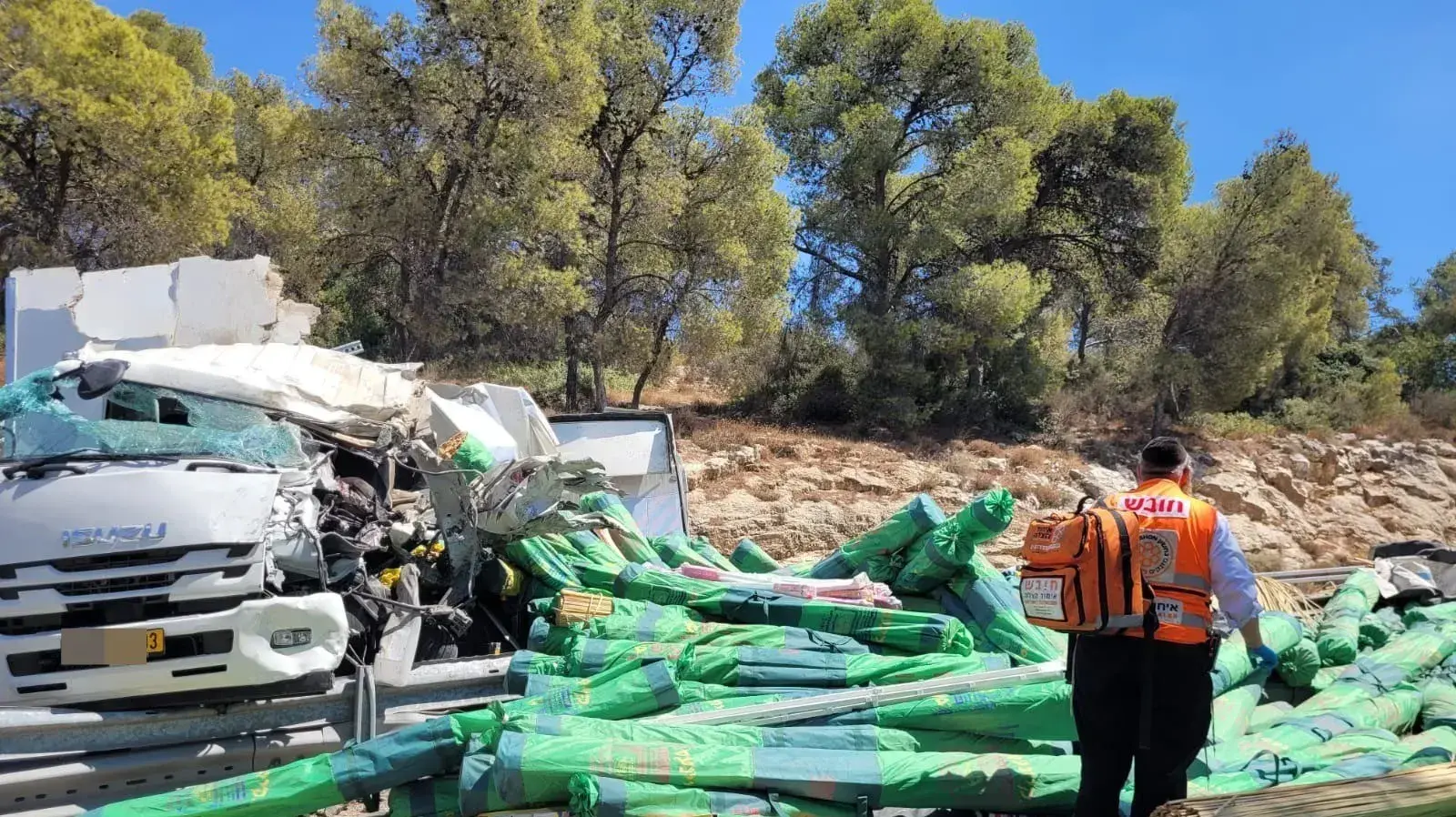 התהפכות משאית בכביש 3866 סמול לבית שמש. 14 בספטמבר 2023 התהפכות משאית בכביש 3866 סמול לבית שמש. 14 בספטמבר 2023