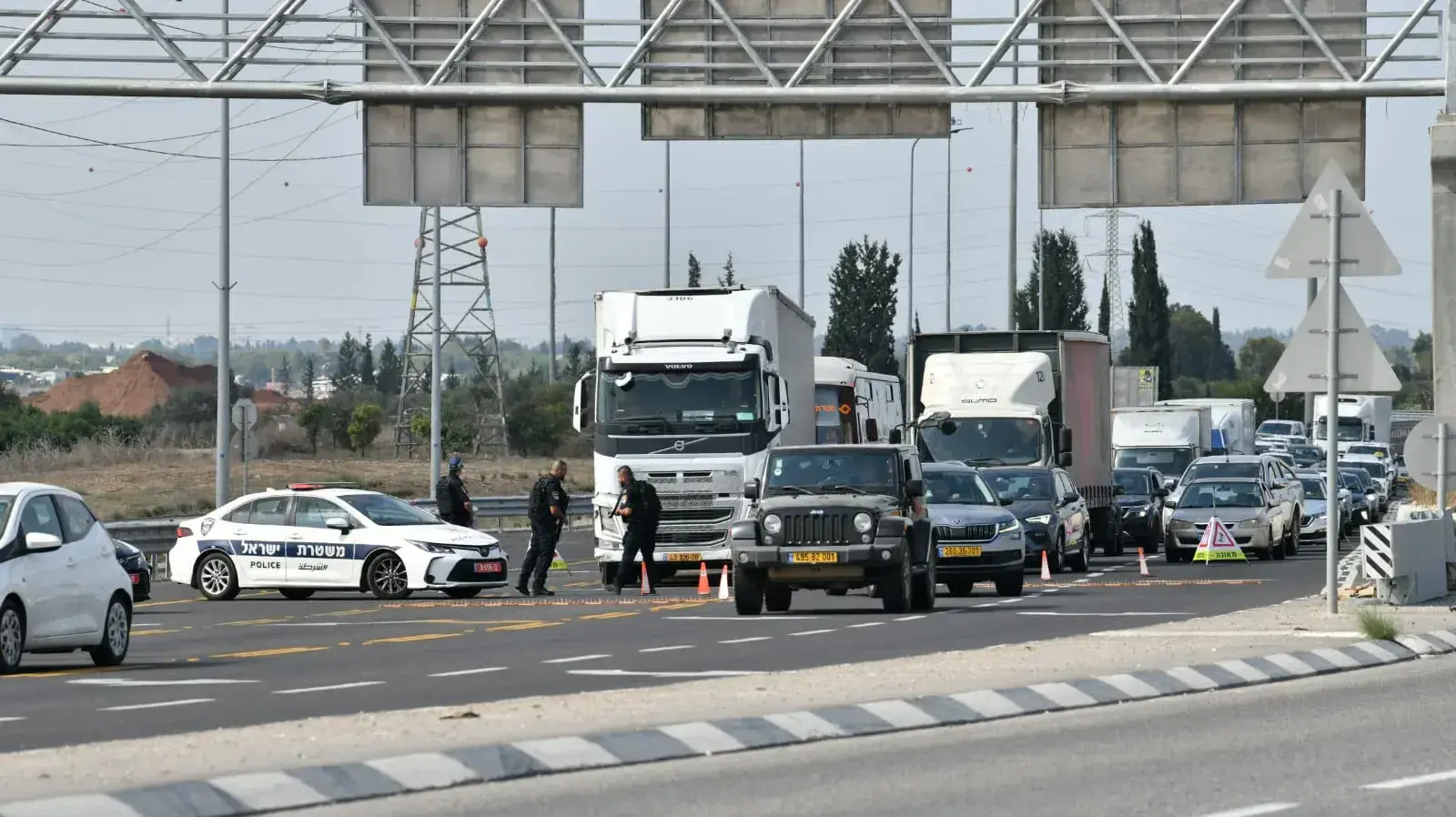 מחסום משטרה ,כביש 471 צומת כביש 6, 8 באוקטובר 2023 מחסום משטרה ,כביש 471 צומת כביש 6, 8 באוקטובר 2023
