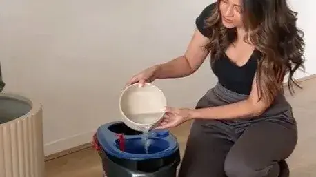 גורו ניקיון מכינה תמיסה לניקוי הרצפה גורו ניקיון מכינה תמיסה לניקוי הרצפה