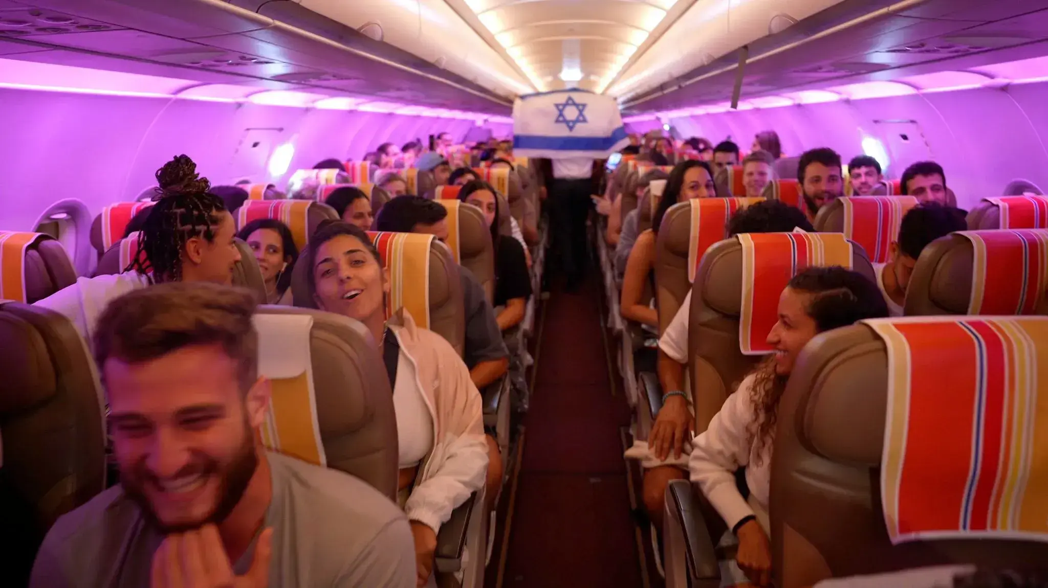 165 לוחמים הגיעו בטיסת חילוץ מיוחדת מסאו פאולו כדי להצטרף ללחימה 165 לוחמים הגיעו בטיסת חילוץ מיוחדת מסאו פאולו כדי להצטרף ללחימה