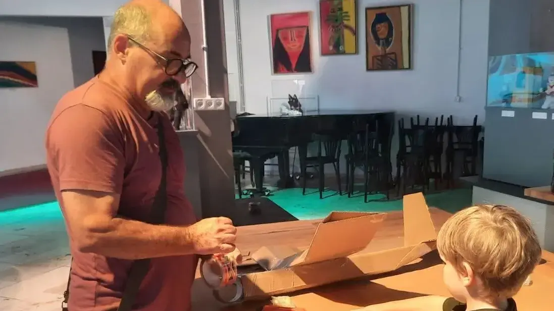 סדנאות אומנות בתל אביב עם רוני מעצב מקיבוץ זיקים סדנאות אומנות בתל אביב עם רוני מעצב מקיבוץ זיקים