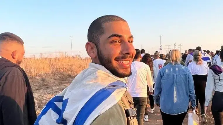 סמל עדי דנן, מיבנה, מפקד כיתה בגדוד צבר, חטיבת גבעתי, נפל בקרב בצפון רצועת עזה, בן 20 בנופלו. סמל עדי דנן, מיבנה, מפקד כיתה בגדוד צבר, חטיבת גבעתי, נפל בקרב בצפון רצועת עזה, בן 20 בנופלו.