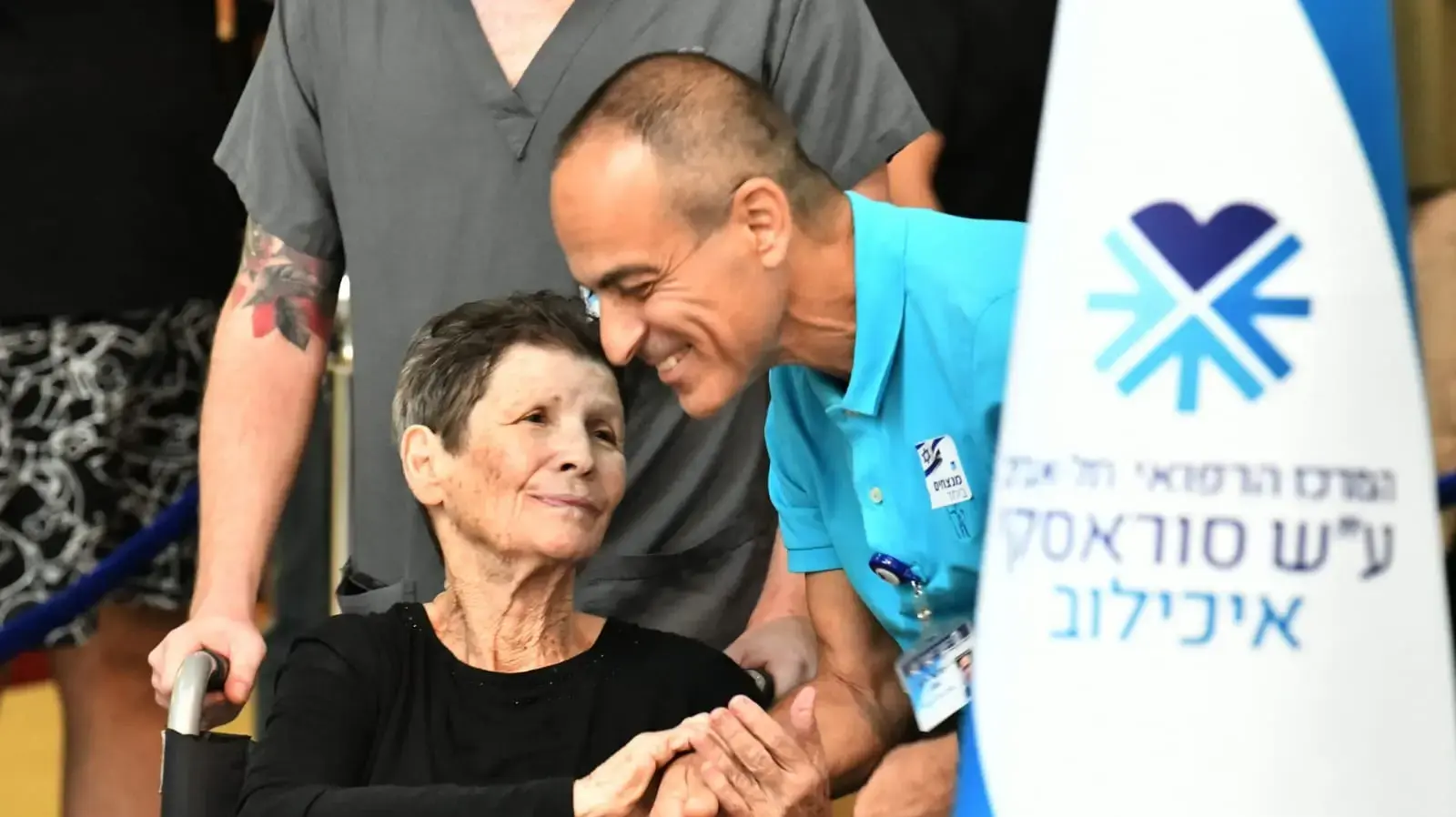 מנכ"ל איכילוב רוני גמזו במסיבת העיתונאים לצדה של יוכבד ליפשיץ מנכ"ל איכילוב רוני גמזו במסיבת העיתונאים לצדה של יוכבד ליפשיץ
