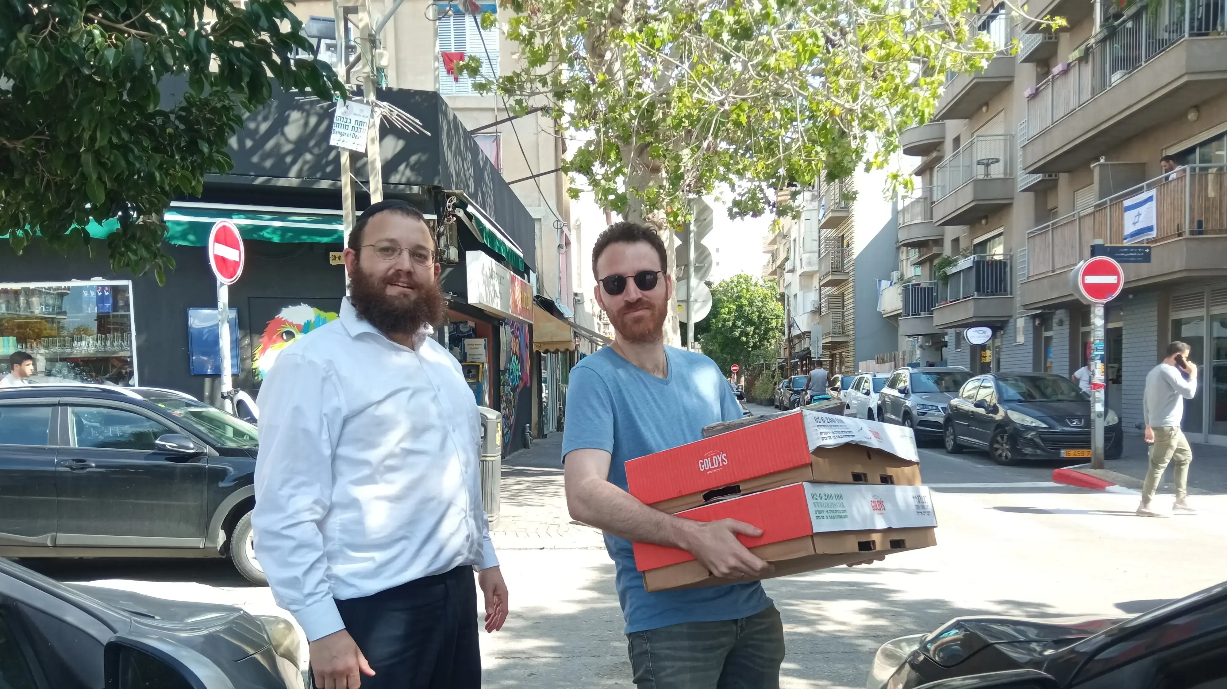 כבר בתחילת המערכה הקימו במרכז חב"ד מערך חירום