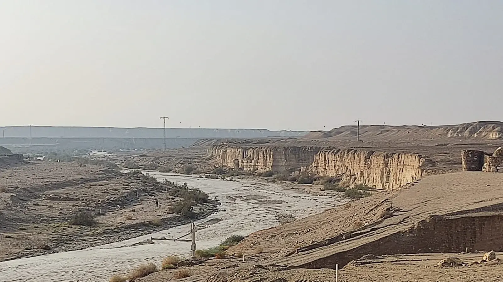 זרימה בנחל צין בערבה התיכונה, 6 בדצמבר 2023 זרימה בנחל צין בערבה התיכונה, 6 בדצמבר 2023