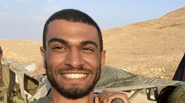 רס"ל (במיל') לידור יוסף קרואני, מאילת, לוחם בגדוד הנדסה 8163, פיקוד הדרום, נפל בקרב ברצועת עזה, בן 23 בנופלו. רס"ל (במיל') לידור יוסף קרואני, מאילת, לוחם בגדוד הנדסה 8163, פיקוד הדרום, נפל בקרב ברצועת עזה, בן 23 בנופלו.
