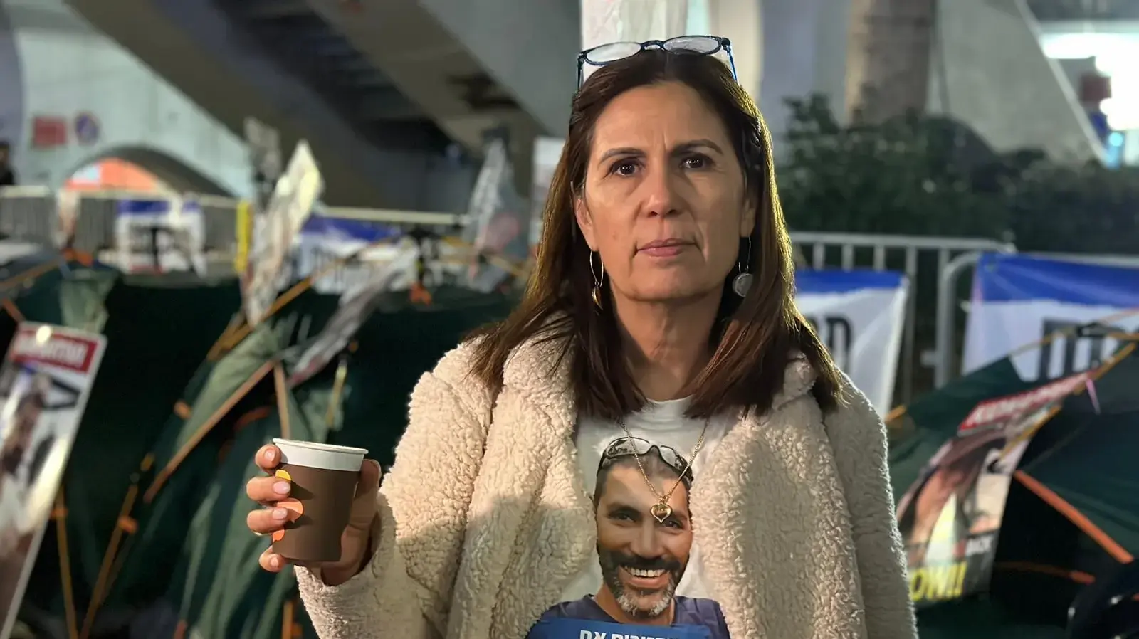 יעל אדר, אמו של תמיר הדר, אחרי הפגישה עם רה"מ בקריה. 19.12.2023 יעל אדר, אמו של תמיר הדר, אחרי הפגישה עם רה"מ בקריה. 19.12.2023