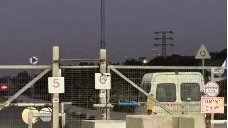 פיגוע דריסה במחסום בידו הסמוך ליישוב גבעת זאב, במקום פצועה קל. המחבל נוטרל פיגוע דריסה במחסום בידו הסמוך ליישוב גבעת זאב, במקום פצועה קל. המחבל נוטרל