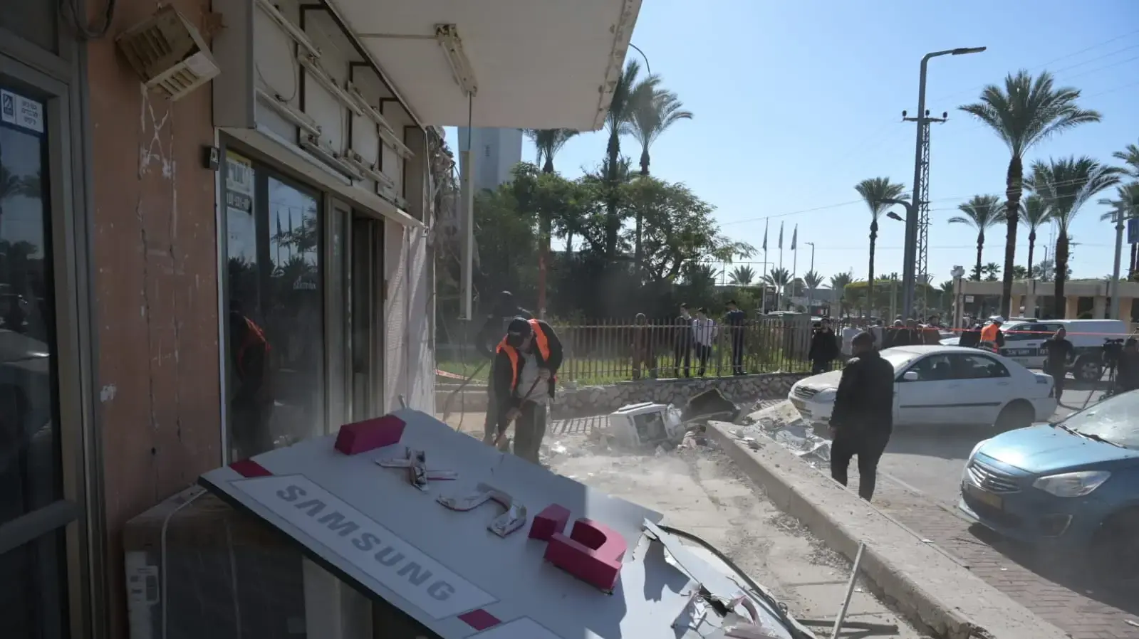 נפילה בחנות למוצרי חשמל, נתיבות, 16 בינואר 2023 נפילה בחנות למוצרי חשמל, נתיבות, 16 בינואר 2023