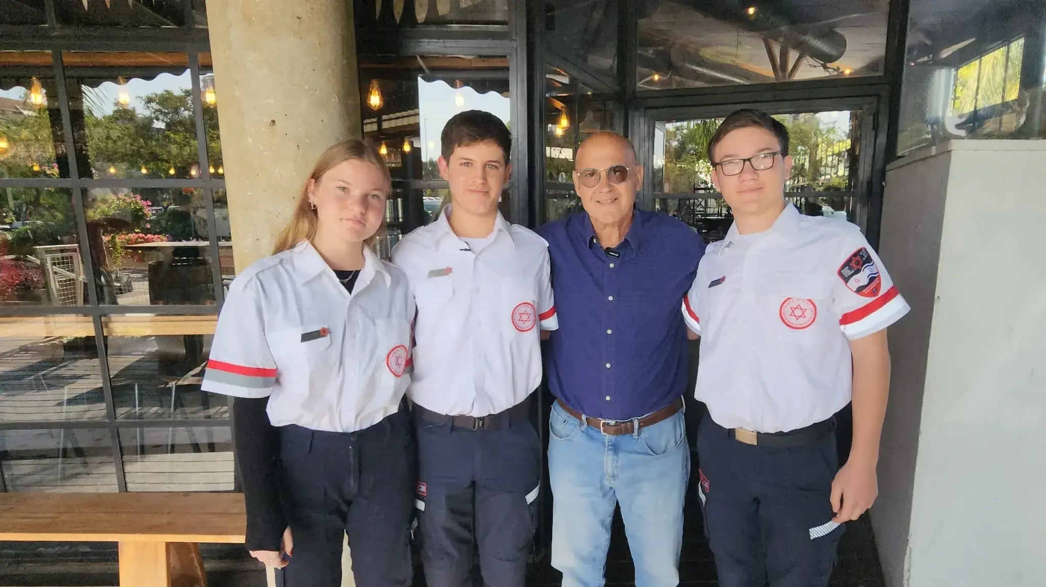 מתנדבי מד"א שהצילו אדם ששיחק כדורגל ואיבד את הכרתו מתנדבי מד"א שהצילו אדם ששיחק כדורגל ואיבד את הכרתו