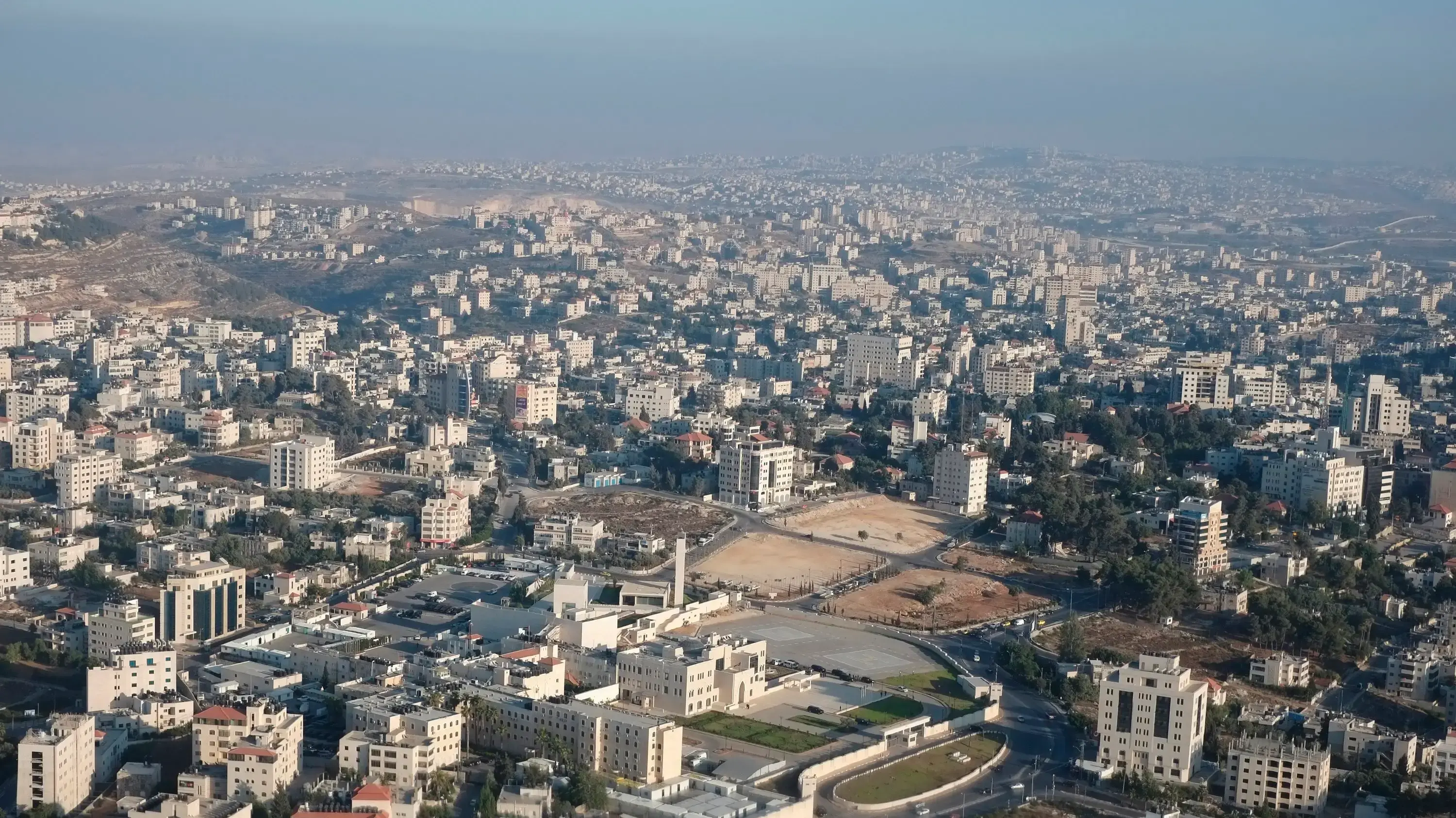 מבט אווירי על המוקטעה, מטה הרשות הפלסטינית מבט אווירי על המוקטעה, מטה הרשות הפלסטינית