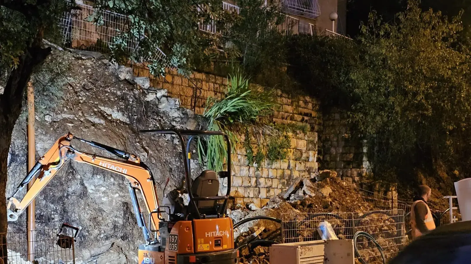 קיר שקרס על ארון חשמל בחיפה, 2 בפברואר 2024 קיר שקרס על ארון חשמל בחיפה, 2 בפברואר 2024