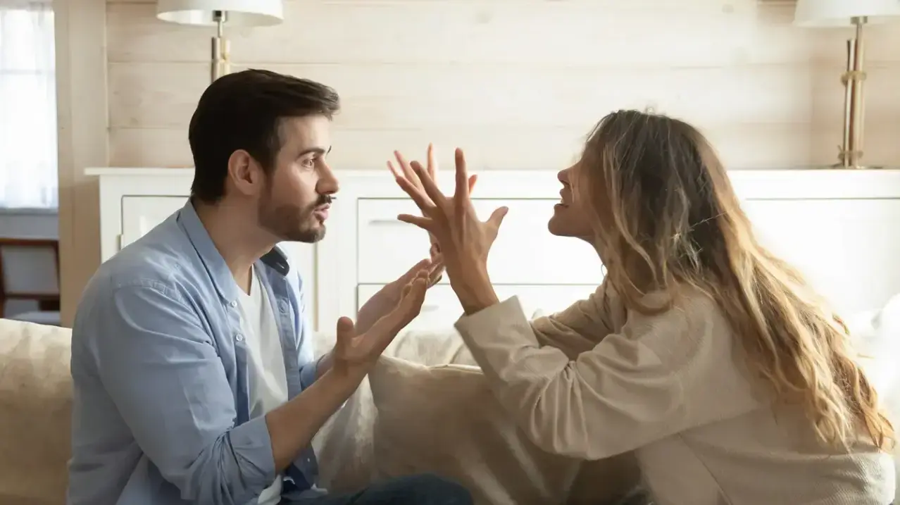 זוגות מוצאים את עצמם מתרחקים, מתווכחים, מגיעים לקצוות. ימי מלחמה זוגות מוצאים את עצמם מתרחקים, מתווכחים, מגיעים לקצוות. ימי מלחמה