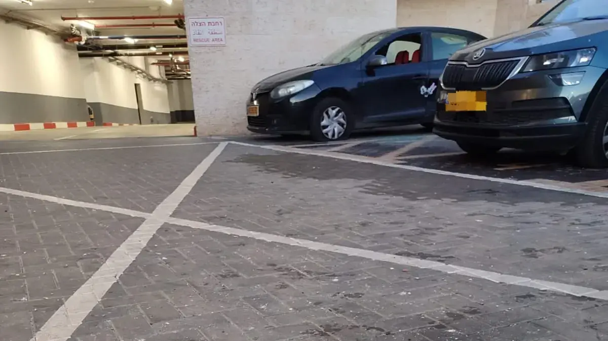 הנזק שנגרם מהשלכת הרימון רסס בשכונת רמות בבאר שבע, 20 בפברואר 2024 הנזק שנגרם מהשלכת הרימון רסס בשכונת רמות בבאר שבע, 20 בפברואר 2024