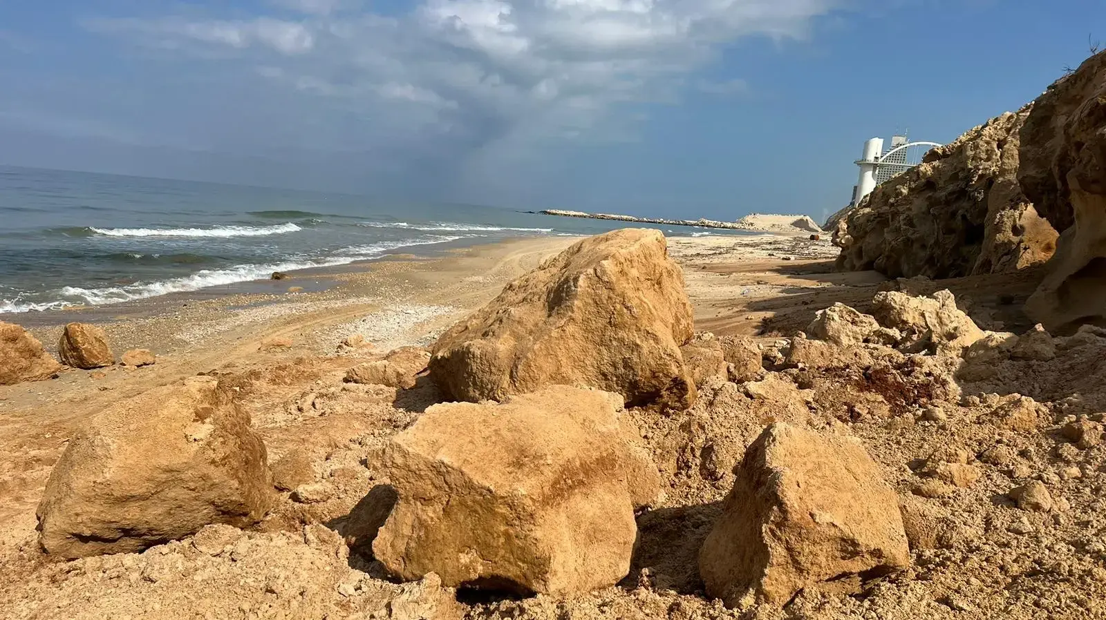 קריסת סלעים ממצוק בנתניה. 22.02.2024 קריסת סלעים ממצוק בנתניה. 22.02.2024