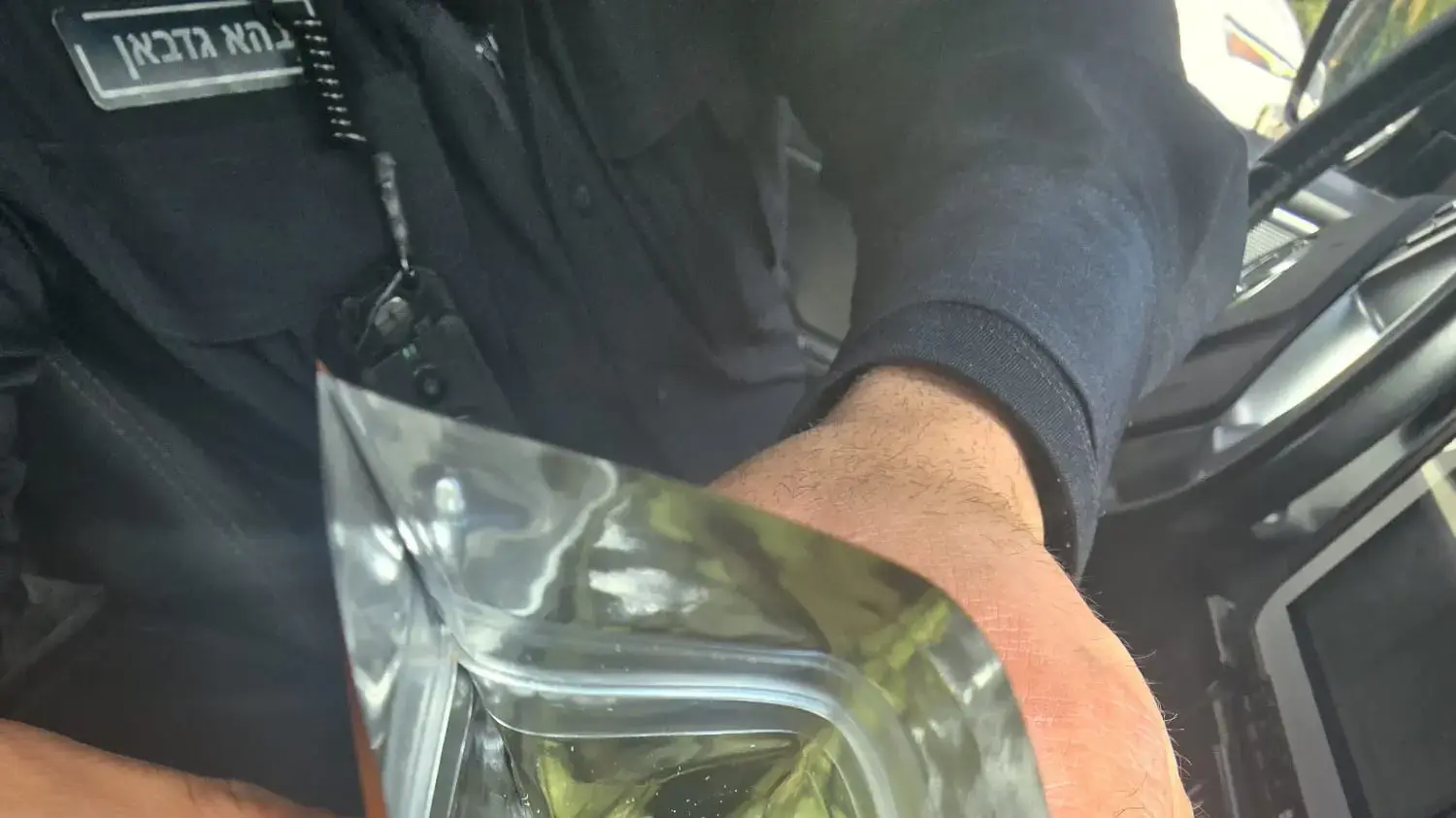 הסמים שנתפסו ברכב החשוד בפרדס חנה הסמים שנתפסו ברכב החשוד בפרדס חנה