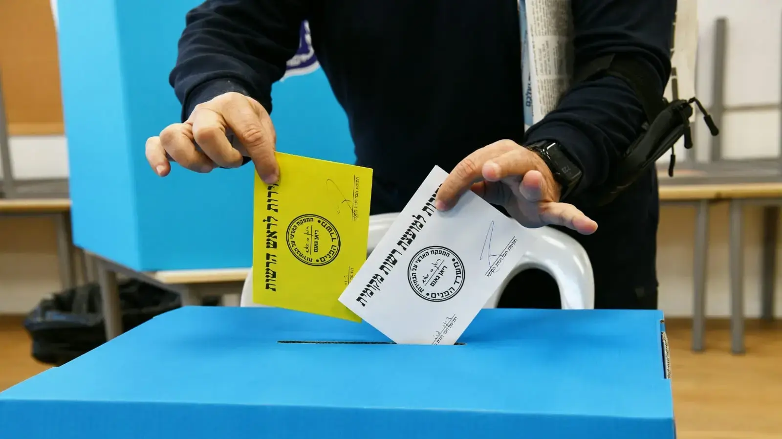 בחירות מקומיות בקלפי בבית ספר נעמי שמר בתל אביב, 27 בפברואר 2024 בחירות מקומיות בקלפי בבית ספר נעמי שמר בתל אביב, 27 בפברואר 2024
