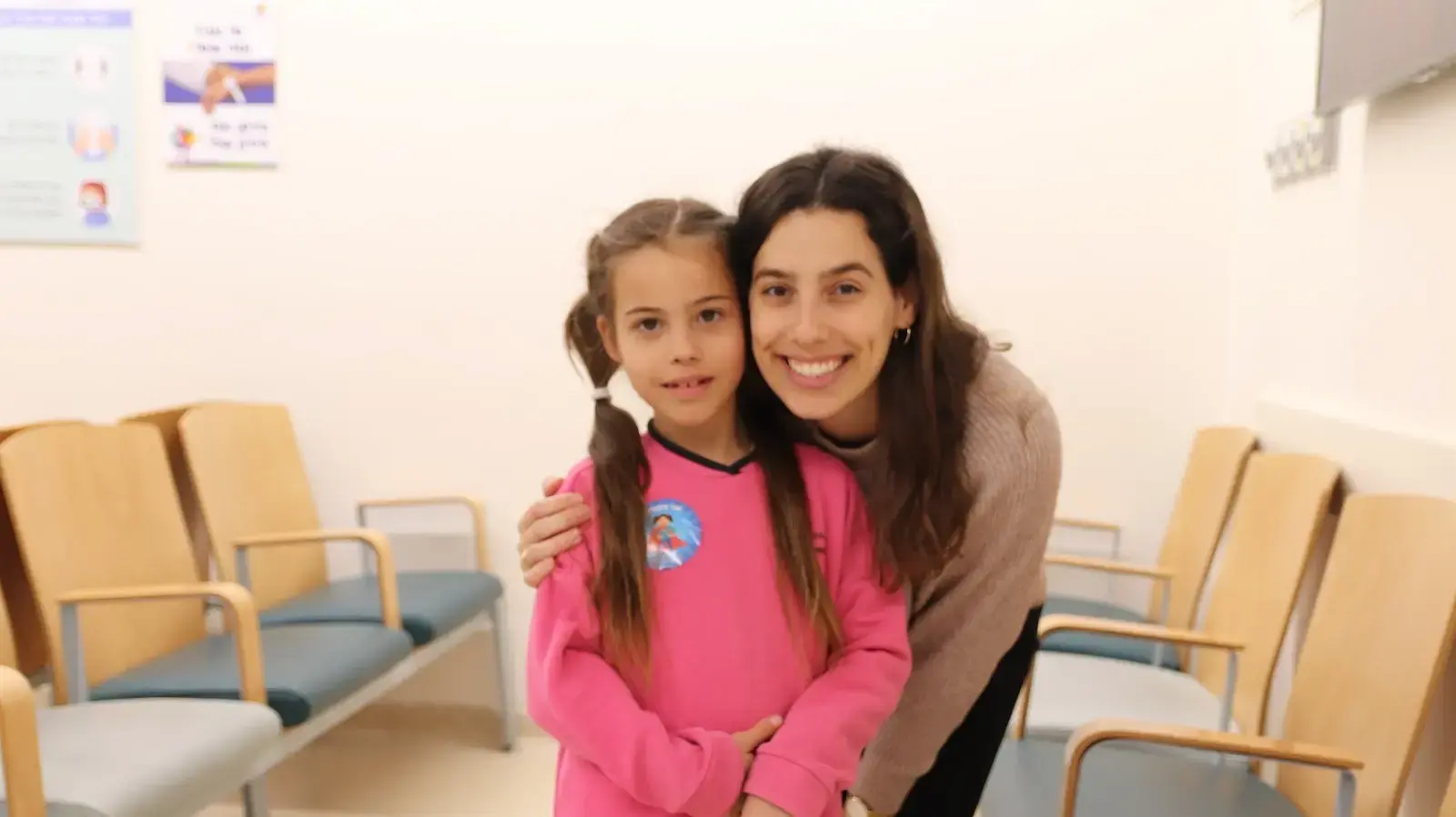 מאיה עם פאולה במיון שנידר מאיה עם פאולה במיון שנידר
