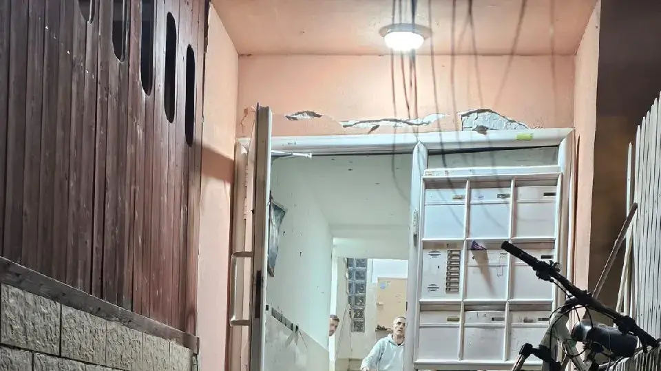 הזירה בה התפוצץ הרימון בשכונת הדר גנים בפתח תקווה
14 במרץ 2024 הזירה בה התפוצץ הרימון בשכונת הדר גנים בפתח תקווה
14 במרץ 2024