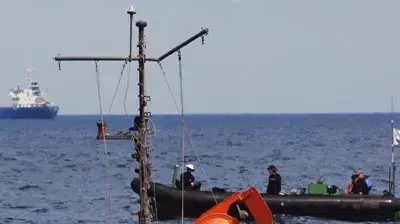 חיילי חיל הים עורכים חיפושים אחר גופות הימאים הנעדרים ליד שרידי הספינה במפרץ חיפה חיילי חיל הים עורכים חיפושים אחר גופות הימאים הנעדרים ליד שרידי הספינה במפרץ חיפה