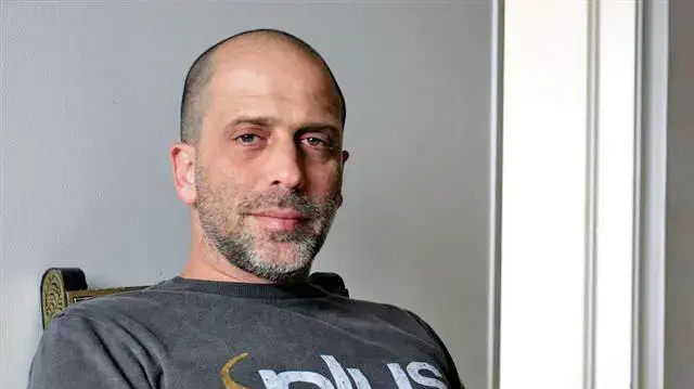 מאיימים על האולמות. רונאל