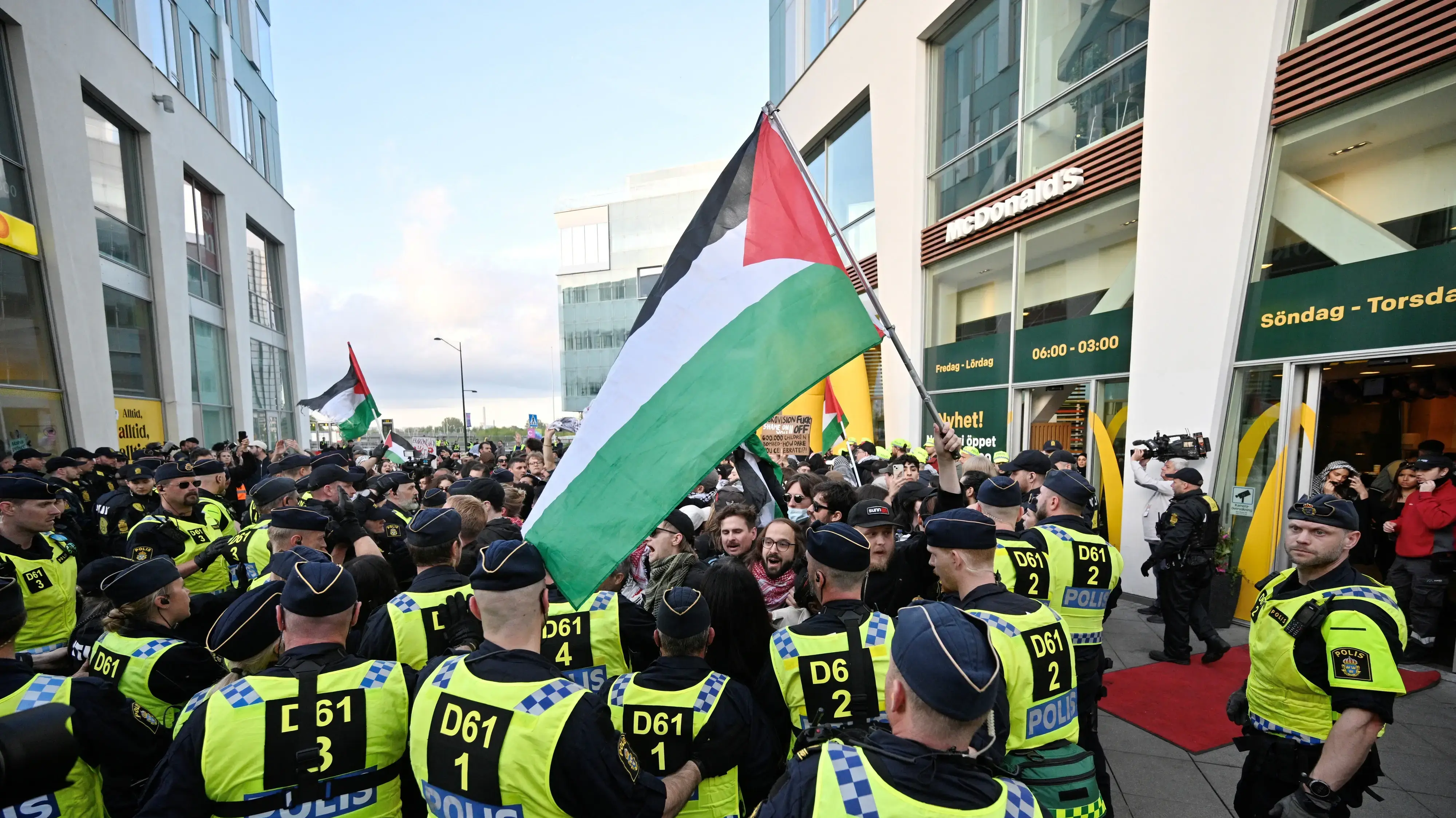 הפגנה נגד ישראל לפני גמר אירוויזיון 2024, מאלמו, 11 במאי 2024 הפגנה נגד ישראל לפני גמר אירוויזיון 2024, מאלמו, 11 במאי 2024