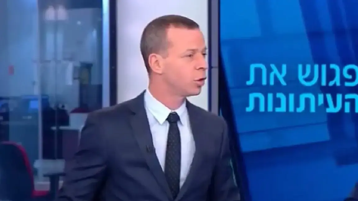 עמית סגל. לא מוטב היה לשחרר אותו לחודשיים של שיא שעון הקיץ כדי לא להיקלע למצבים כמו במוצאי השבת האחרונה? עמית סגל. לא מוטב היה לשחרר אותו לחודשיים של שיא שעון הקיץ כדי לא להיקלע למצבים כמו במוצאי השבת האחרונה?