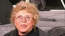 שולמית אלוני בהפגנת השמאל נגד הפעולות בשטחים 9-02-02 שולמית אלוני בהפגנת השמאל נגד הפעולות בשטחים 9-02-02