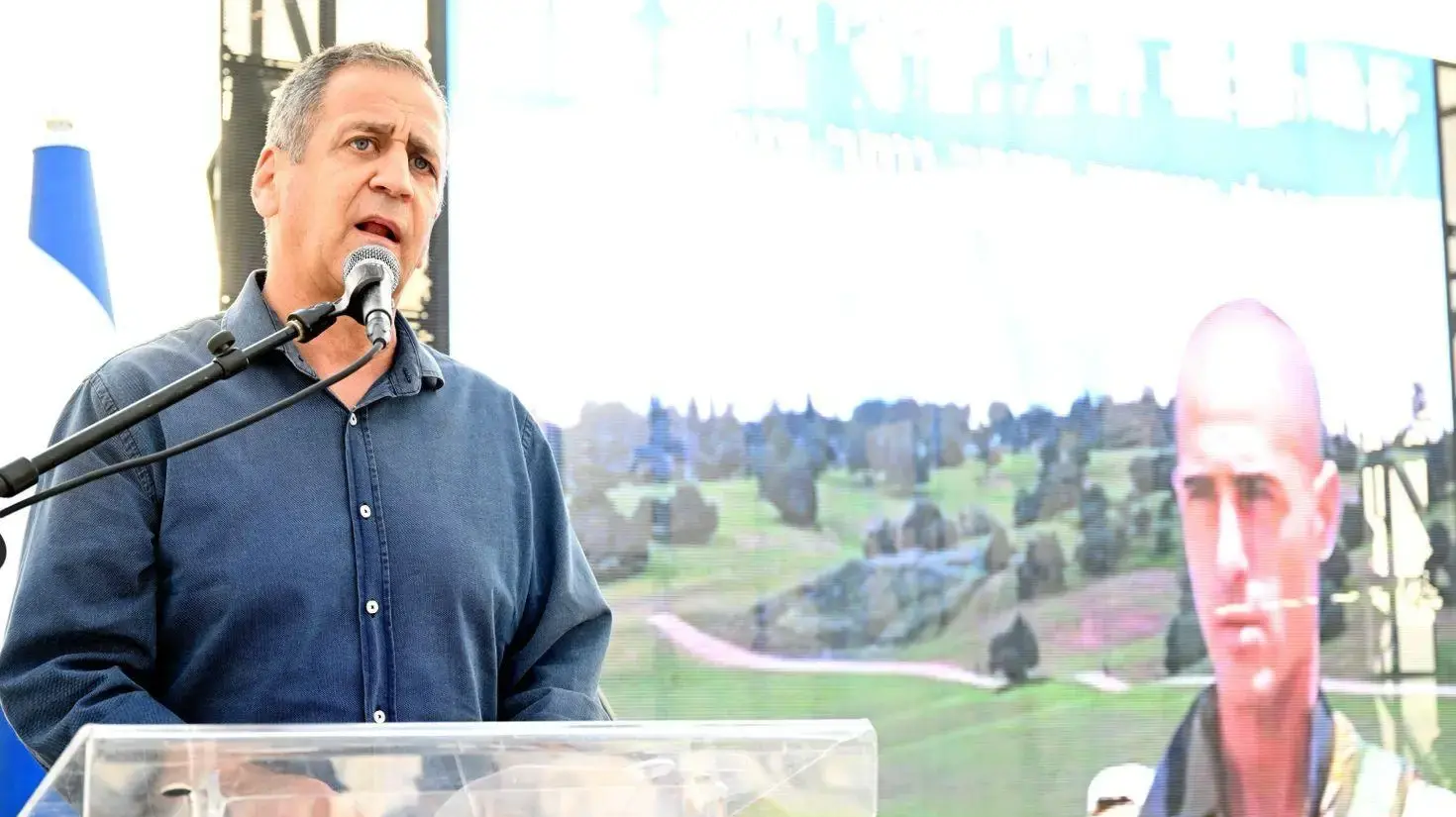 אביב כוכבי בחניכת "גבעת רועי" על שמו של אל"מ רועי לוי ז"ל שנהרג בקרב עם מחבלים בקיבוץ רעים אביב כוכבי בחניכת "גבעת רועי" על שמו של אל"מ רועי לוי ז"ל שנהרג בקרב עם מחבלים בקיבוץ רעים