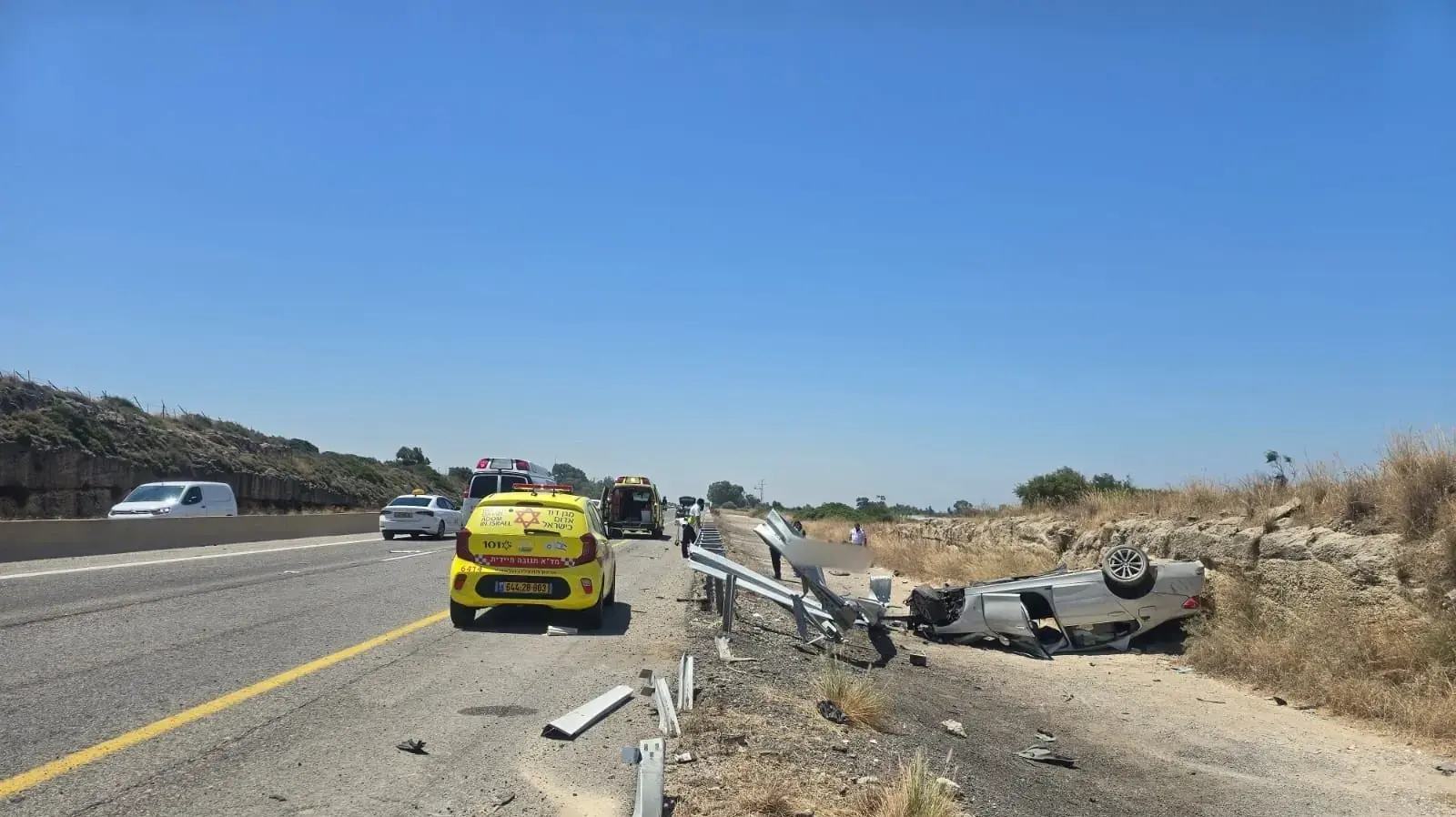 תאונת דרכים בכביש 2 סמוך לנחשולים תאונת דרכים בכביש 2 סמוך לנחשולים