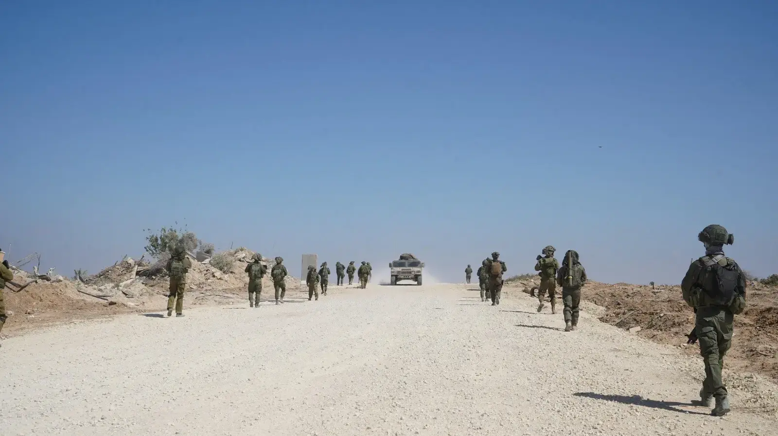 במלחמה יש את אלו ההולכים קדימה, יש את המאסף, ולכן צריך לשנות את מבנה הדגלים במלחמה יש את אלו ההולכים קדימה, יש את המאסף, ולכן צריך לשנות את מבנה הדגלים