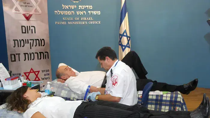 אולמרט תורם דם אולמרט תורם דם