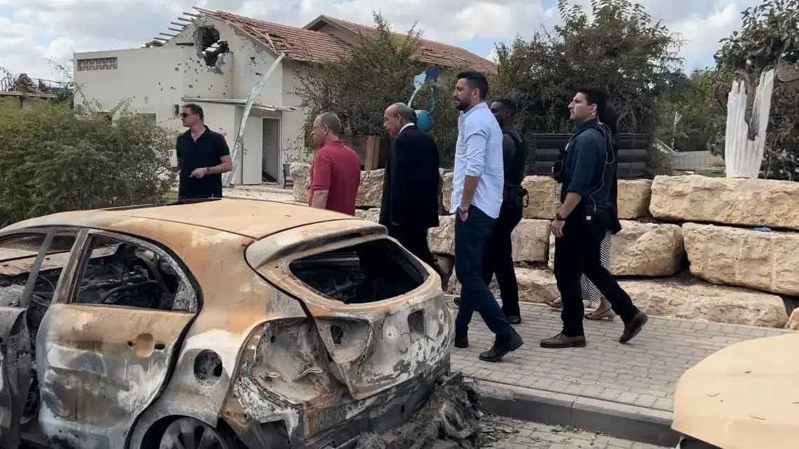 מבקר המדינה בביקור בקיבוץ בארי לאחר הטבח. החקירה שלא הייתה מבקר המדינה בביקור בקיבוץ בארי לאחר הטבח. החקירה שלא הייתה