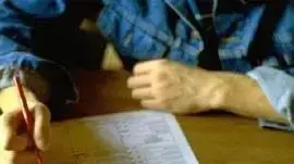 אילוסטרציה - איש כותב מבחן