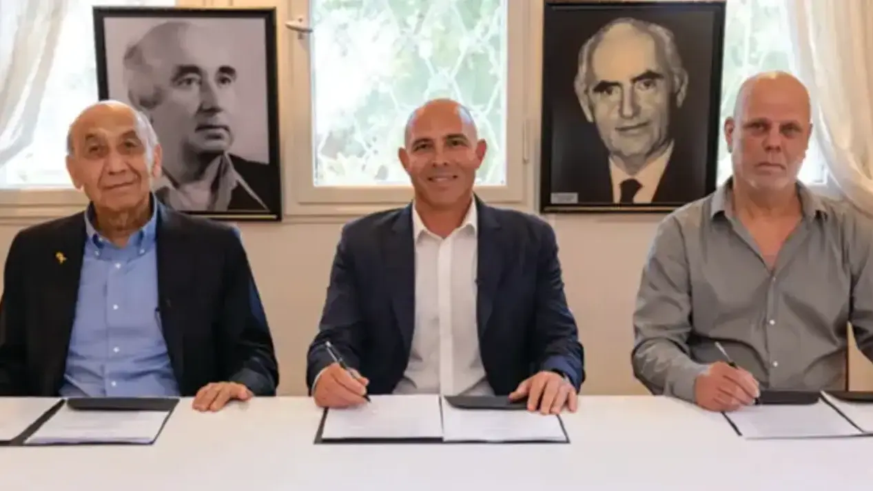 פרופ׳ זיו רייך סגן נשיא מכון וייצמן, פרופ׳ אלון חן נשיא מכון וייצמן, יצחק סוארי פרופ׳ זיו רייך סגן נשיא מכון וייצמן, פרופ׳ אלון חן נשיא מכון וייצמן, יצחק סוארי